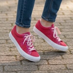 SIZE 9 CONVERSE CHUCK ONE STAR OX GS SNEAKERS. COLOR ENAMEL RED & PINK SUEDE.